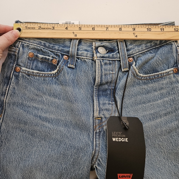 Levi's Wedgie High Rise Tapered Jeans Womens 23 Blue Medium Wash Mom Jeans - Picture 6 of 11